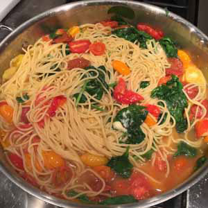 one pot spaghetti with tomatoes and spinach