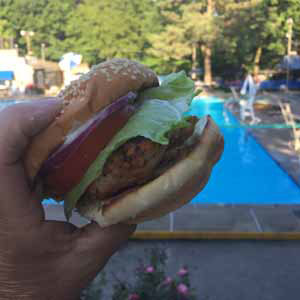 greek chicken burgers with tzatziki sauce